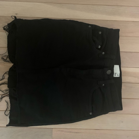 Black ARITZIA JEAN SKIRT - Picture 3 of 4